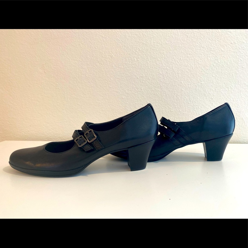 NWOT Munro Alicia Black Mary Janes